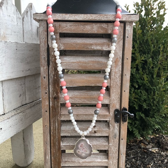 Summer Sun Agate Necklace - Picture 3 of 3